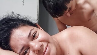 Gesichtsbehandlung &#8211; Amateur-BBW-Schlampe wird in den Arsch gefickt und bekommt einen schmutzigen analen Creampie