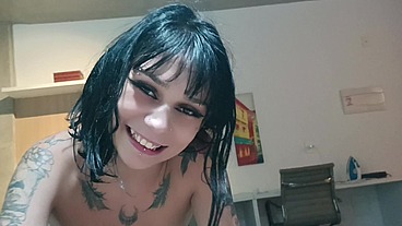 Novinha de 18 anos voltou com a bucetinha pegando fogo querendo Fuder