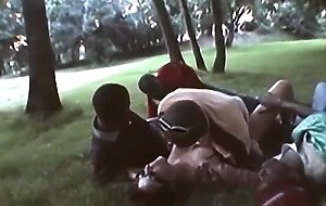 Orgia interracial en el parque