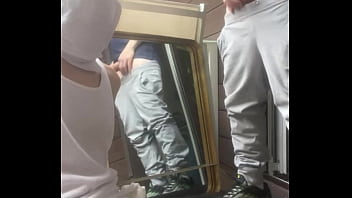 Guy pissing on twink. He gets a boner and want to suck !
