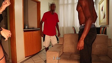 DUPLA PENETRAÇÃO SEM CAMISINHA COM OS RAPAZES QUE TROUXERAM MEU SOFÁ - Double penetration - BBC - BAREBACK