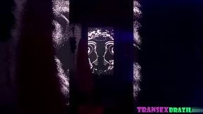 Era pra ter sido s&oacute_ mais uma balada de Halloween, s&oacute_ que uma louca que se acha a Jean Grey dos X-MEN me fez por a roupa do Ciclope num Motel e foi tudo isso a&iacute_ que rolou!