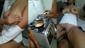 fudendo a novinha peituda do grelao enquanto prepara a janta ate o celular descarregar