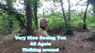 Video pubblico in solitaria all'aperto di una schiava britannica matura con piercing che si martella il culo in posizione di scopata laterale