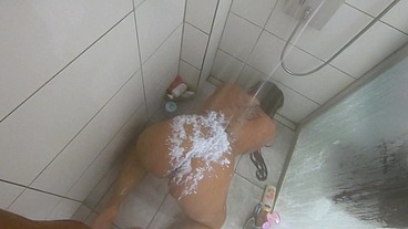 PRIVATES DUSCHVIDEO MIT ASHLEY CUMSTAR NACH EINER PARTY