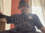 Grabarme mientras me hago la paja viendo mis videos me pone muy arrecho