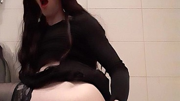 Horny Femboy handsfree cum while sucking didlo
