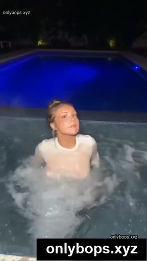 Celebrity teen amateur goes solo on OnlyFans