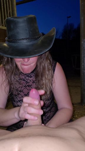 MILF Let Cuckold Husband Criempie Her Pussy After Wild Night