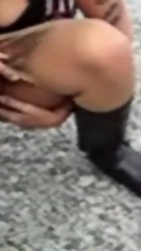 My Girlfriend Likes to Piss