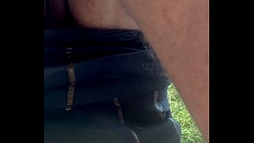 SURFISTA DANDO O CU PRO TURISTA GA&Uacute_CHO XXL NA PRAIA DE FLORIAN&Oacute_POLIS