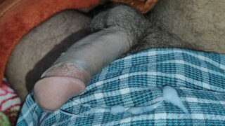 I papà indiani eccitati si godono pompini, seghe, creampie anali e ingoiare enormi carichi