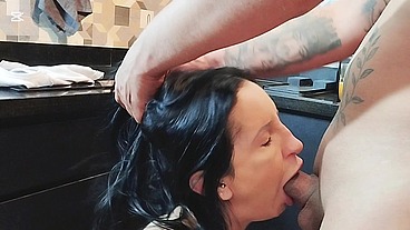 Coroa magrinha chama dotado pra trocar o cano e acaba deixando ela toda aberta
