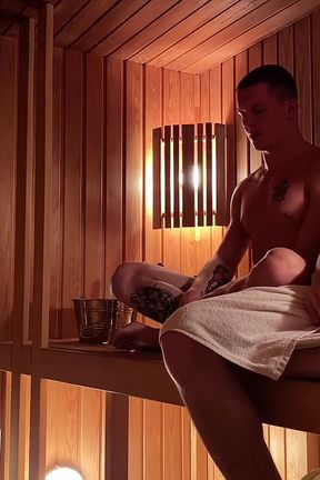 I Get Fucked in the Sauna with a Big Dick - 499