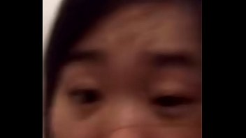 Em Trang tắm