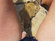 Pisciata sulla scogliera vista mare