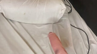 Büyük bedenli, tombul Fransız amatör eşcinsel fahişelerin anüslerinden ilişkiye girdikleri yakın çekim ev yapımı film.