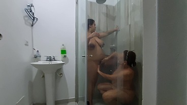 madura venezolana se folla a su vecina