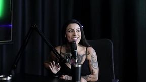 Escreveu um livro de romance com sadomasoquismo, perdeu a virgindade nova, &eacute_ bissexual e fica toda molhadinha tendo fetiches com transsexual - Lexi Mallet (SHEER/RED)