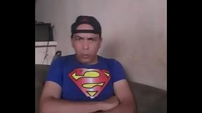 Latino sexy en calzoncillos