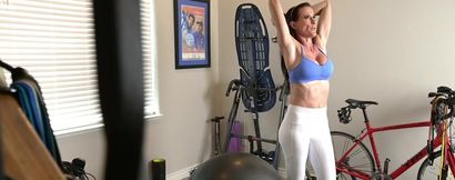 Sporty mom handles the young cock with grace in supreme POV