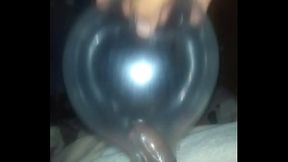 Masturb&aacute_ndome con un cond&oacute_n