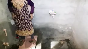 Father-in-law fucks his daughter-in-law &mdash;  Sasur ji ne bahu rani ko jbardasti choda