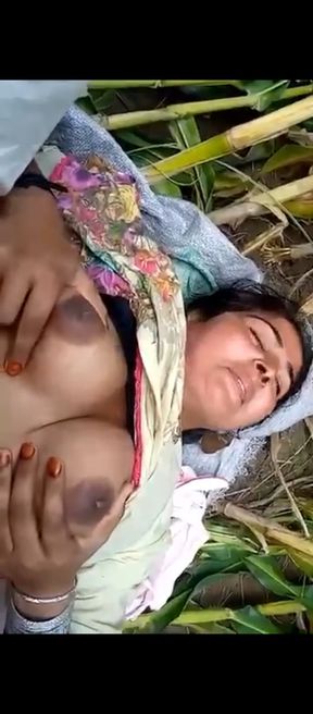 Bhabhi ko choda in the jungle