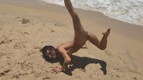 Real Amateur Couple Fucking in Public Beach � Doggy Style & Blowjob