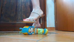 Sei un pupazzo da schiacciare - you're a puppet to be squashed