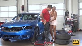 Chloe Lamour In Milf Budding Mechanic With Rimming At Workplace