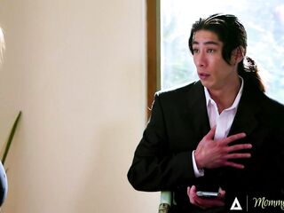 MAMA'S HUNK - Large Boobs mother I'd like to fuck Lauren Phillips Gets Her Redhead Twat Screwed By Her Client