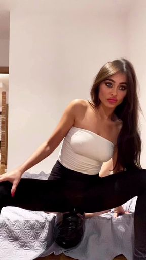 Facesitting in leggins