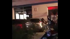 No aguanto y cogemos en la calle