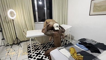 ELE ME PEDIU UMA MASSAGEM RELAXANTE EU DEI