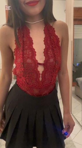 VIDEO #29 – SPOGLIARELLO CON TACCHI E SEDERE IN PRIMO PIANO 🍑👠