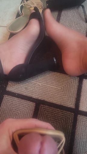Jacking Off with Heels and Nylons and Cumming on Heel