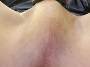 Je chauffe mon cul avant d'aller baiser
