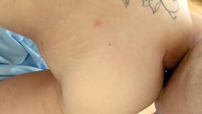 probando braguitas se pone calentita... y la follan muy duro (video completo)