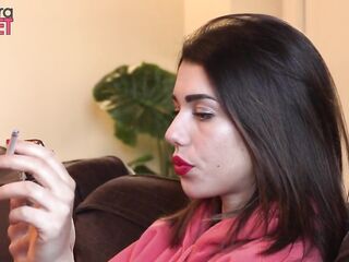 Smokin' with worthy-looking Italian chick