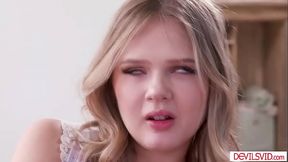 Teen squirting while having interracial threesome with bffs