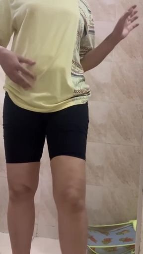 Hot Indian Milf Fucking a Banana