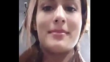 Latina fitness se corre en ba&ntilde_o de gym