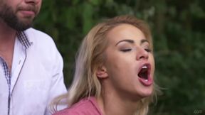 Cherry Kiss loves nothing more than fucking outdoors