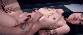 Im a kinky girl who loves be tied and my body full of dirty words