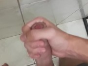 Gozando no banheiro da sogra