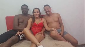A gatinha brasileira Pricilla diabinha volta ao est&uacute_dio damas e vagabundos &eacute_ recebida por 2 paus enormes (DP, buceta, gozada, fodendo, , bbc, 3 em 1)