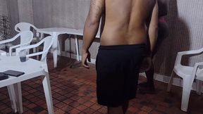 estavamos na festa social na casa do meu amigo fizemos sexo com duas gatas a mulher do meu amigo chegou ele sair correndo pra ela nao ver fiquei com so gozei na boca das duas!!!