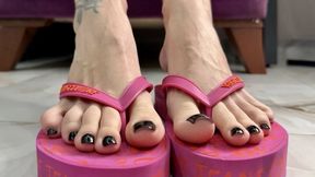 Long toes and toe wiggling in my favorite pink flip flops