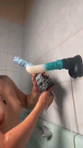 Suck 2 monster dildo in my bath